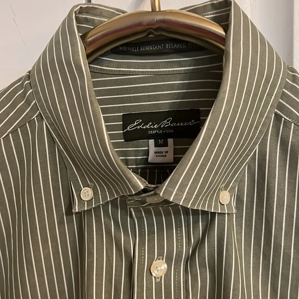 EDDIE BAUER Men's 100% Cotton Relaxed Fit Medium Long Sleeve Button Down Shirt